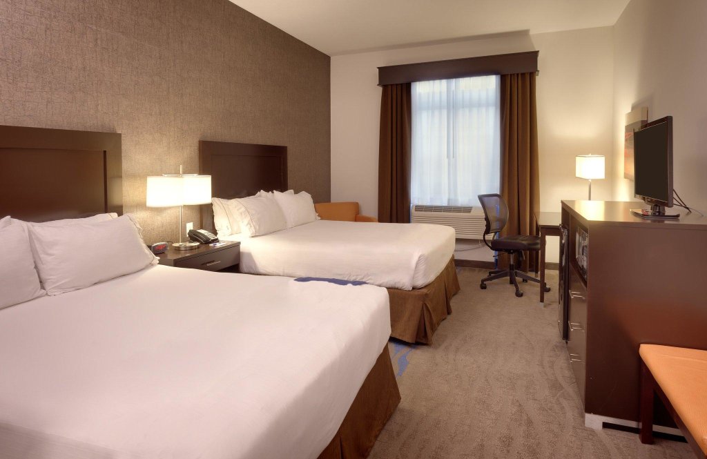 Двухместный номер Standard Holiday Inn Express & Suites Overland Park, an IHG Hotel