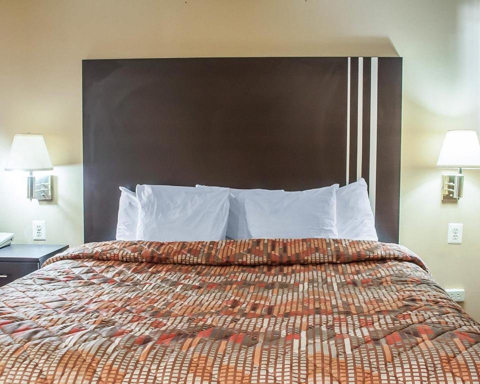 Standard Zimmer Amherst Inn & Suites