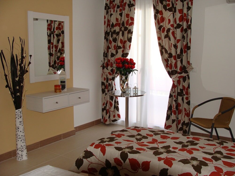 Standard Doppel Zimmer mit Balkon Dafni Plus Hotel