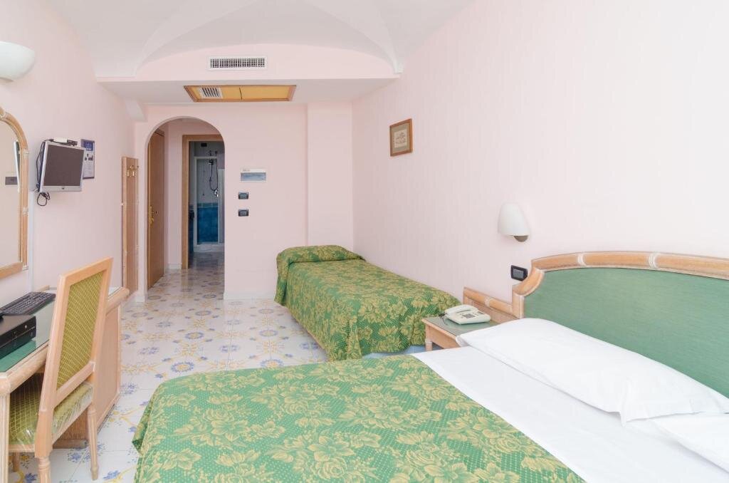 Трёхместный номер Standard Hotel Terme Saint Raphael