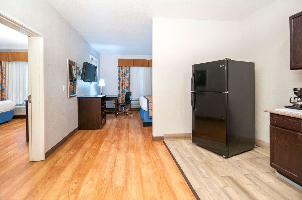 Suite cuádruple 2 dormitorios Days Inn & Suites by Wyndham San Antonio near AT&T Center