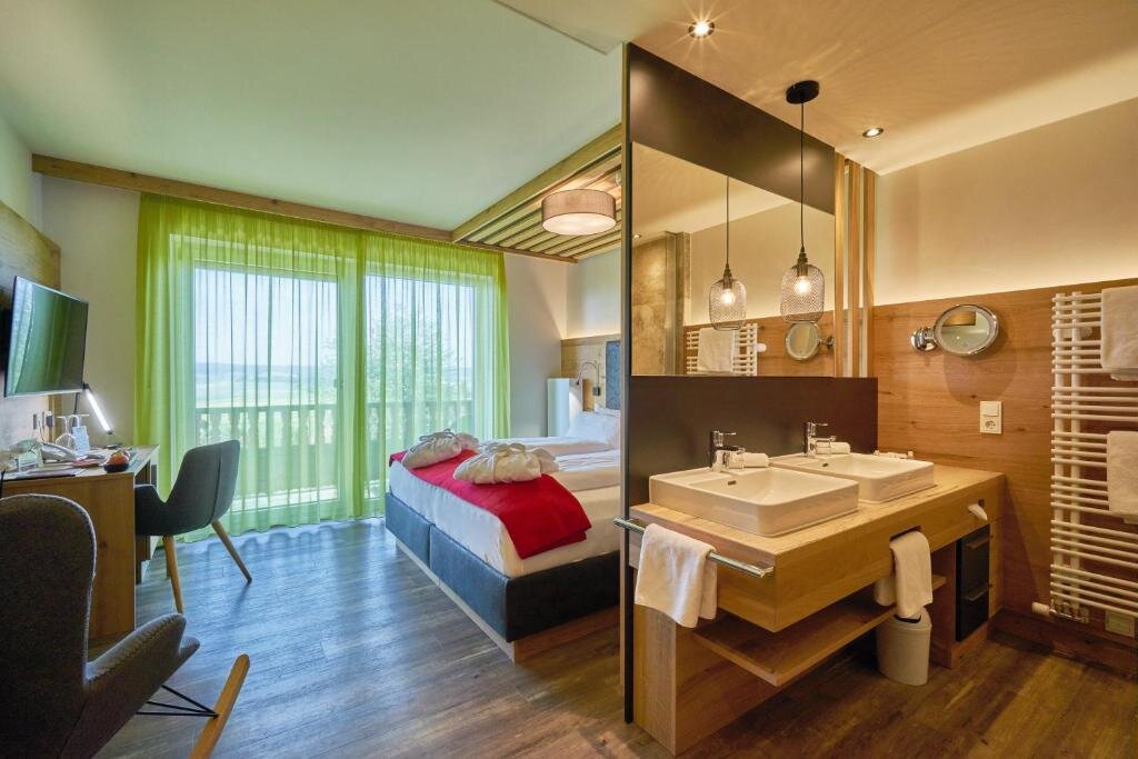 Deluxe Double room with balcony Wellnesshotel Zum Koch