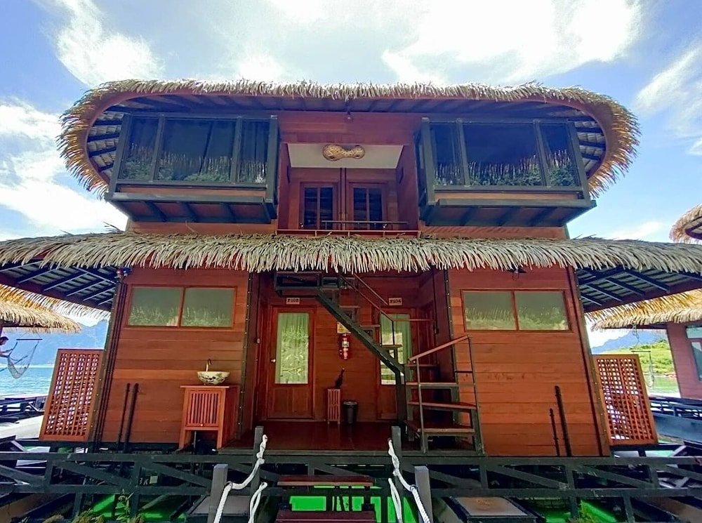 Четырёхместный семейный номер Standard с 2 комнатами с видом на озеро Panvaree Resort
