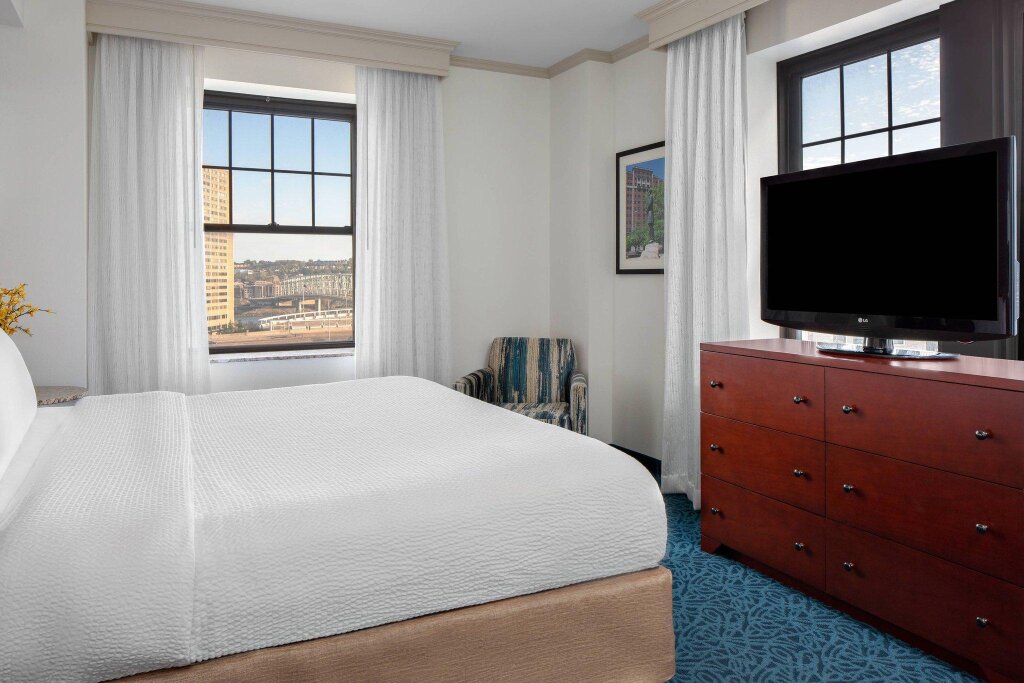 Люкс с 2 комнатами Residence Inn by Marriott Cincinnati Downtown/The Phelps