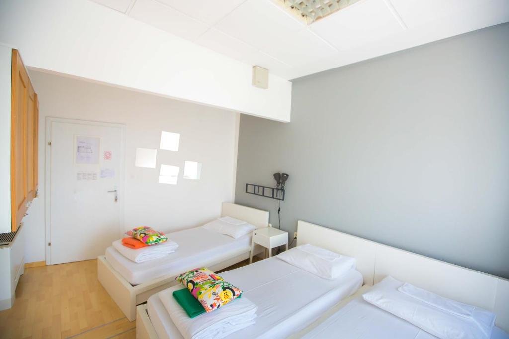 Кровать в общем номере (женский номер) Hostel Kosy