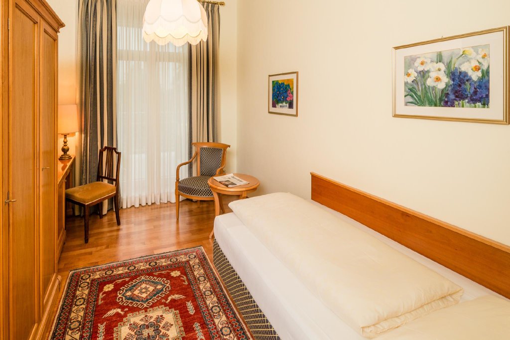 Standard Single room with balcony Hotel Bavaria