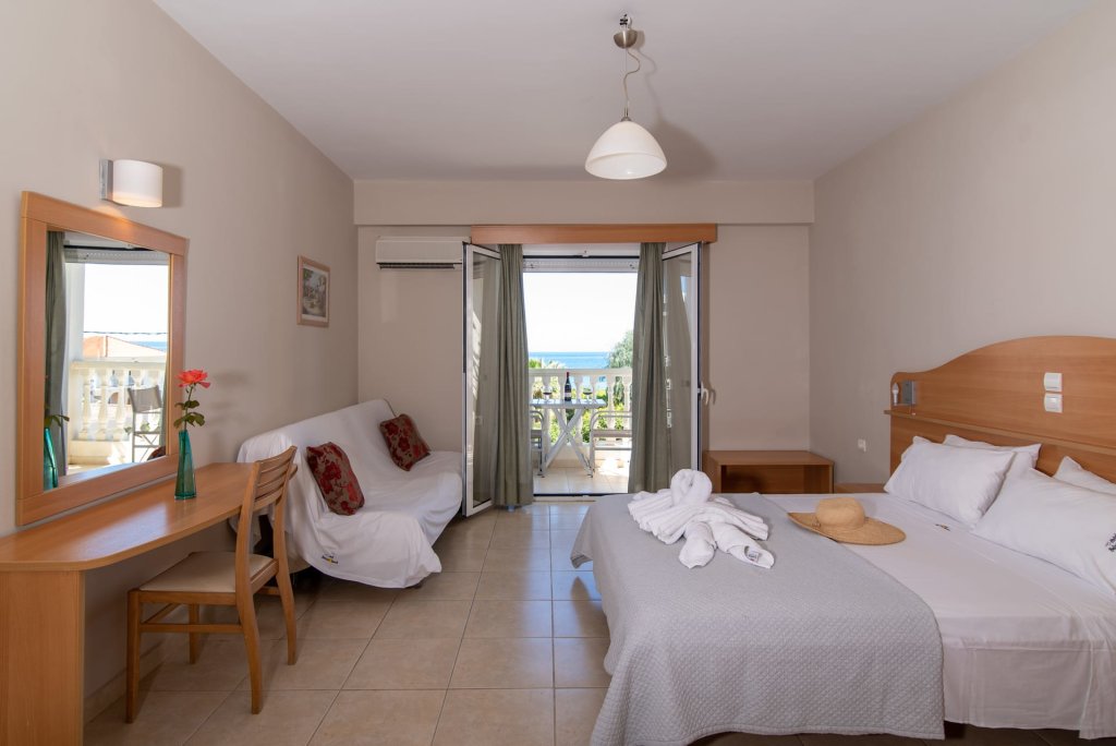 Camera familiare Standard con parziale vista mare Belussi Beach Hotel & Suites
