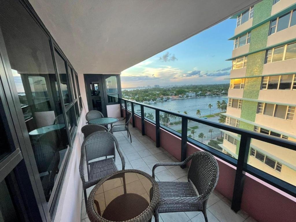 Habitación Estándar 2 dormitorios con balcón The Alexander Ocean Front Resort