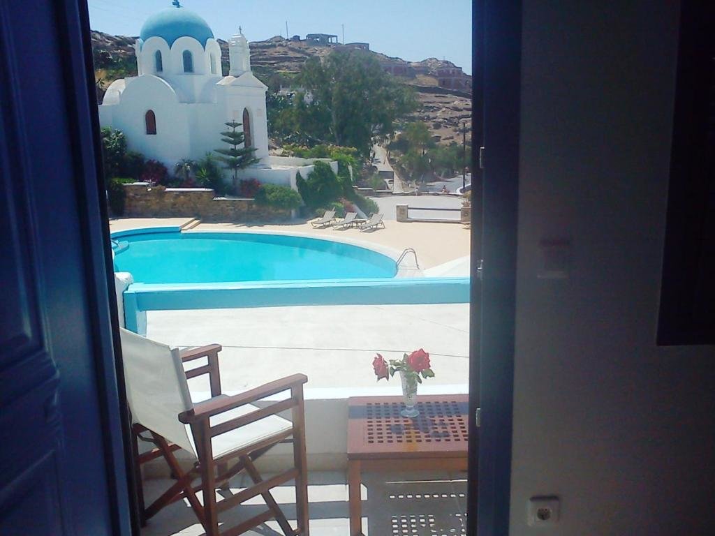 Standard Double room with pool view Fanari Art