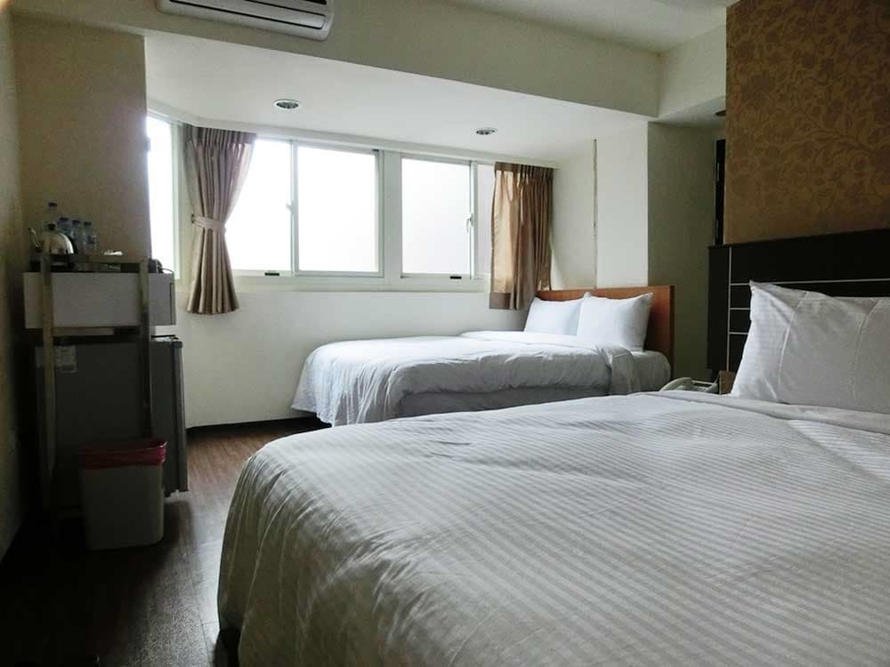 Четырёхместный семейный номер Standard c 1 комнатой Jhong-Sing Hotel