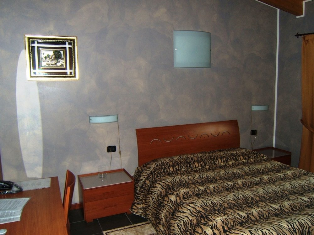 Standard Single room with balcony Hotel Empire Resort