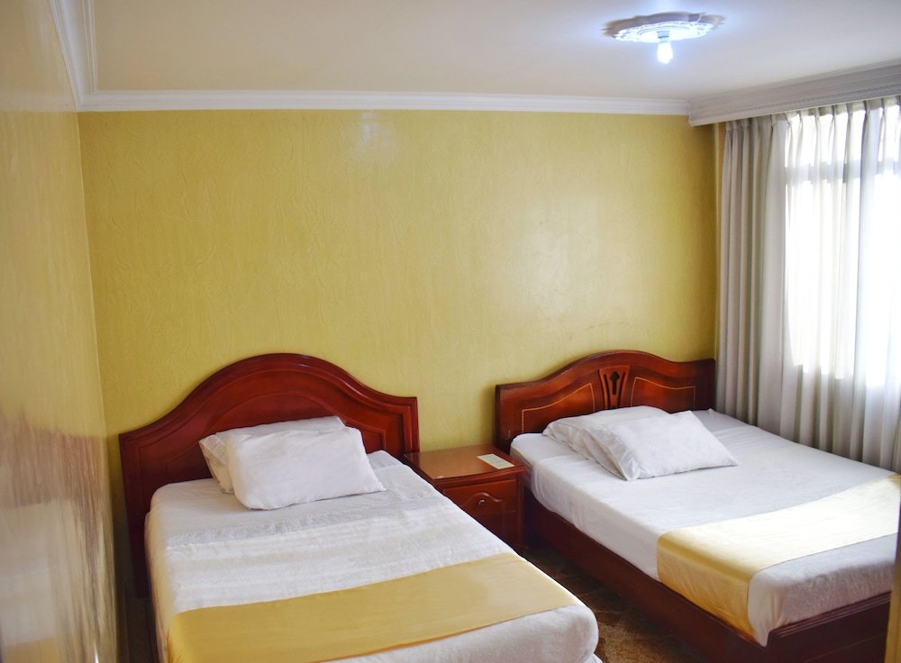Standard Quadruple room HOTEL GOLDEN SUITE