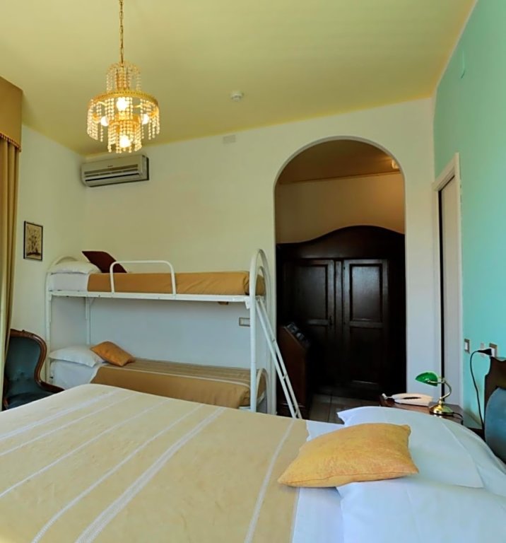 Четырёхместный номер Economy Hotel La Margherita & SPA