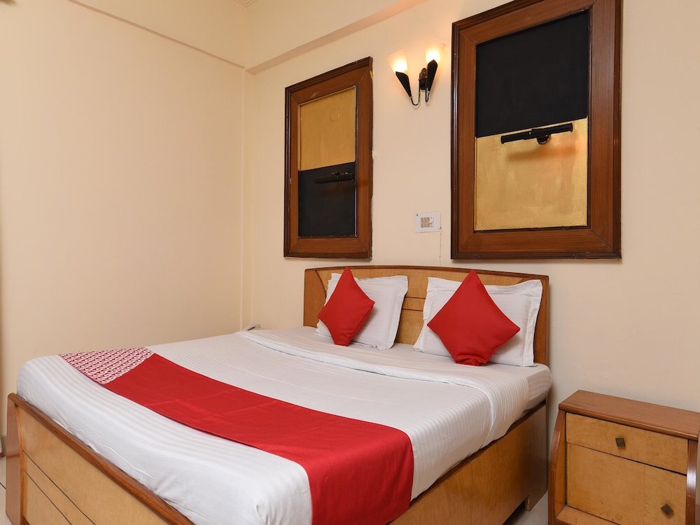 Deluxe room OYO 11265 Kapur Guest House