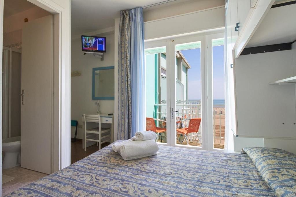 Семейный номер Standard с балконом и с частичным видом на море Hotel Sanremo