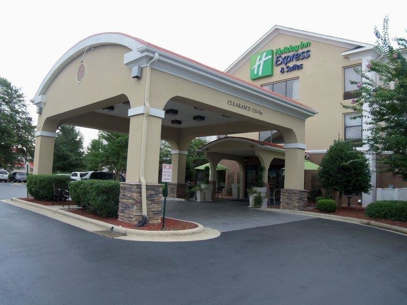 Standard Vierer Zimmer Holiday Inn Express Hotel & Suites Sanford, an IHG Hotel