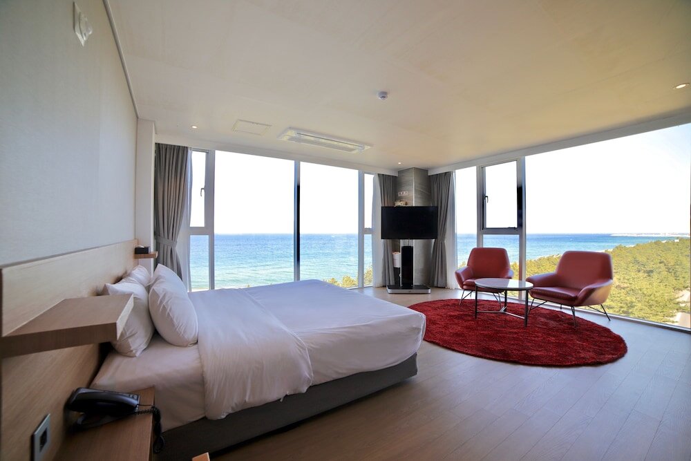 Suite con balcón y con vista al océano AVVIO Hotel