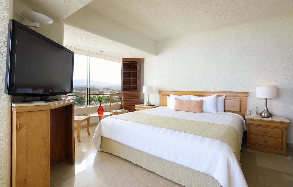 Superior room with mountain view Emporio Ixtapa