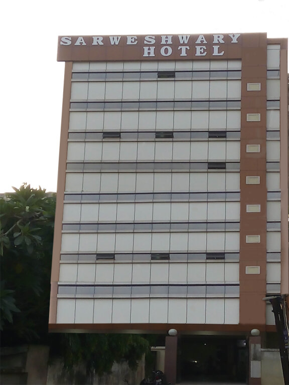 Кровать в общем номере (мужской номер) Hotel Sarweshwary