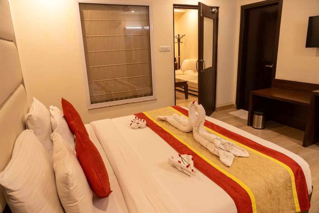 Suite Vanaam Hotel Raj Plaza