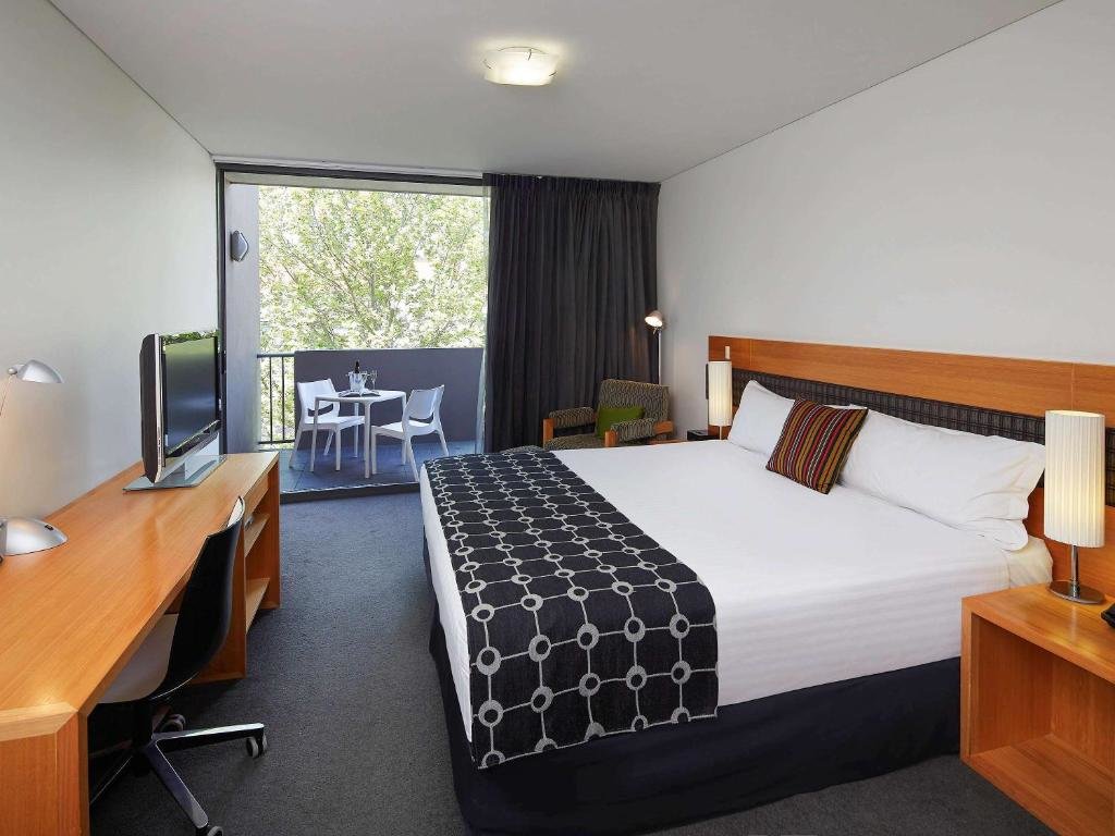 Klassisch Suite East Perth Suites Hotel