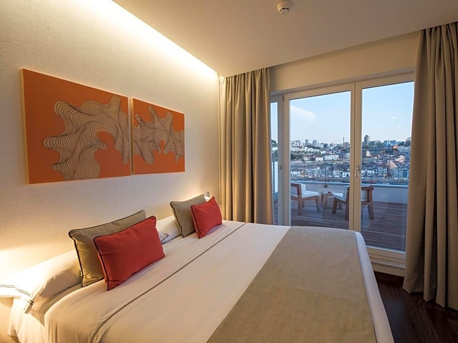 Standard room with river view Hotel Carris Porto Ribeira