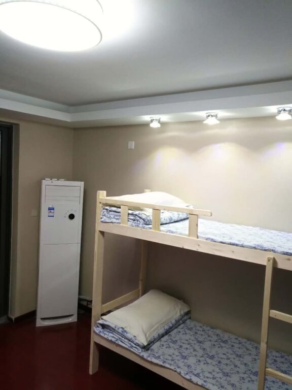 Кровать в общем номере (женский номер) Shanghai Yuelai Guest House - Hostel