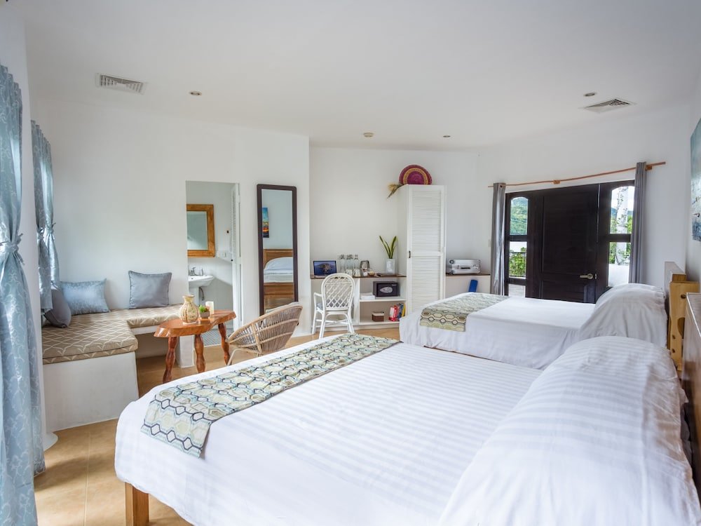 Deluxe room with balcony and with ocean view Granada Beach Resort