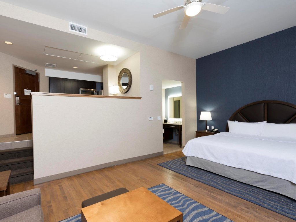 Кровать в общем номере Homewood Suites by Hilton Grand Rapids Downtown