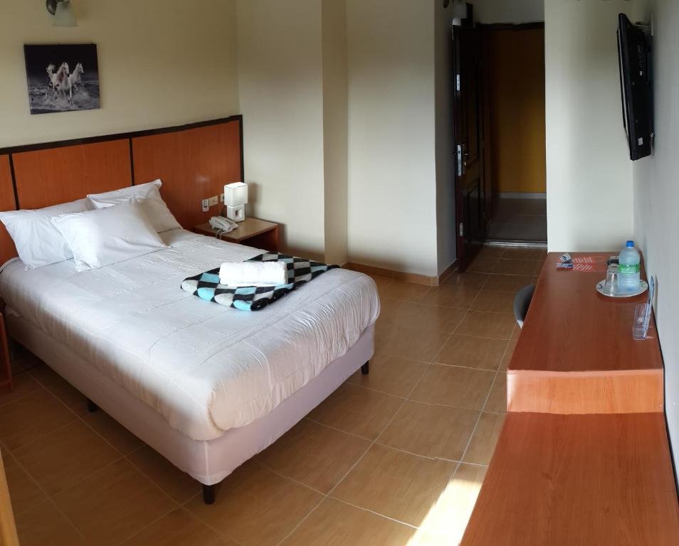 Standard Double room Express Inn Coronado & Camping