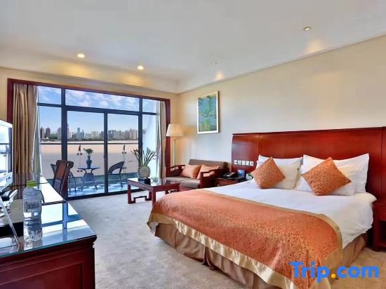 Deluxe Double room with river view Meng Jiang Hotel