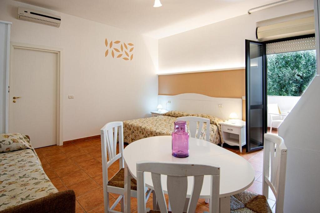 Четырёхместный номер Standard с балконом Giardino Degli Ulivi Resort Masseria
