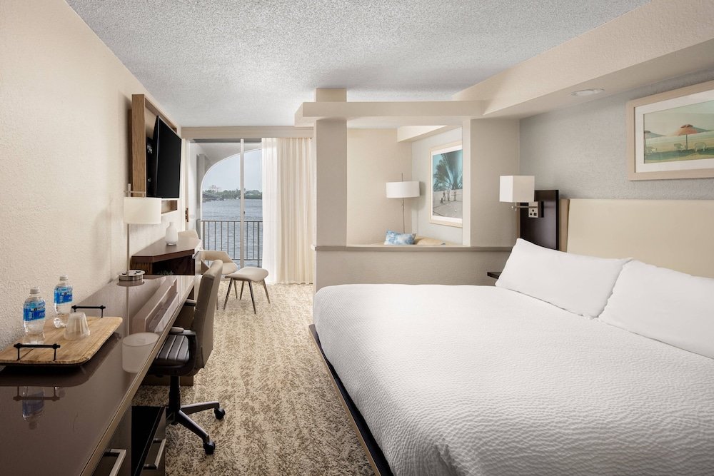 Люкс Fairfield Inn and Suites by Marriott Palm Beach