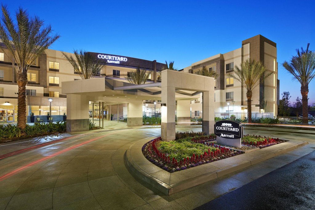 Standard quadruple chambre Courtyard Long Beach Airport