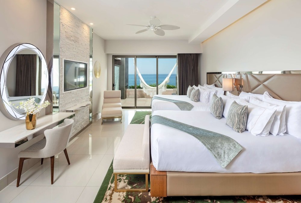 Четырёхместный люкс с 2 комнатами с видом на океан Garza Blanca Resort & Spa Los Cabos