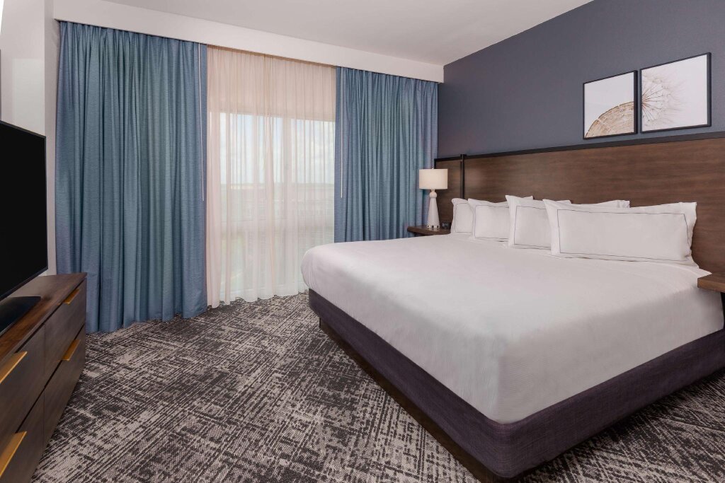 Standard room Hilton Charlotte Airport Hotel