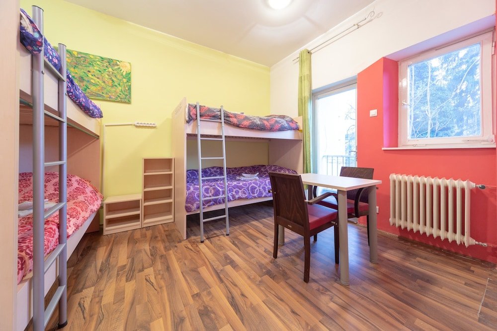 Standard Quadruple room Ana Hostel