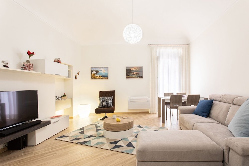 1 Bedroom Apartment with balcony Appartamento al Consiglio Reginale by Wonderful It