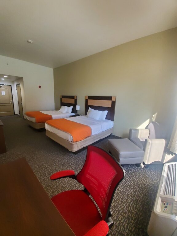 Classic room Legacy Inn & Suites