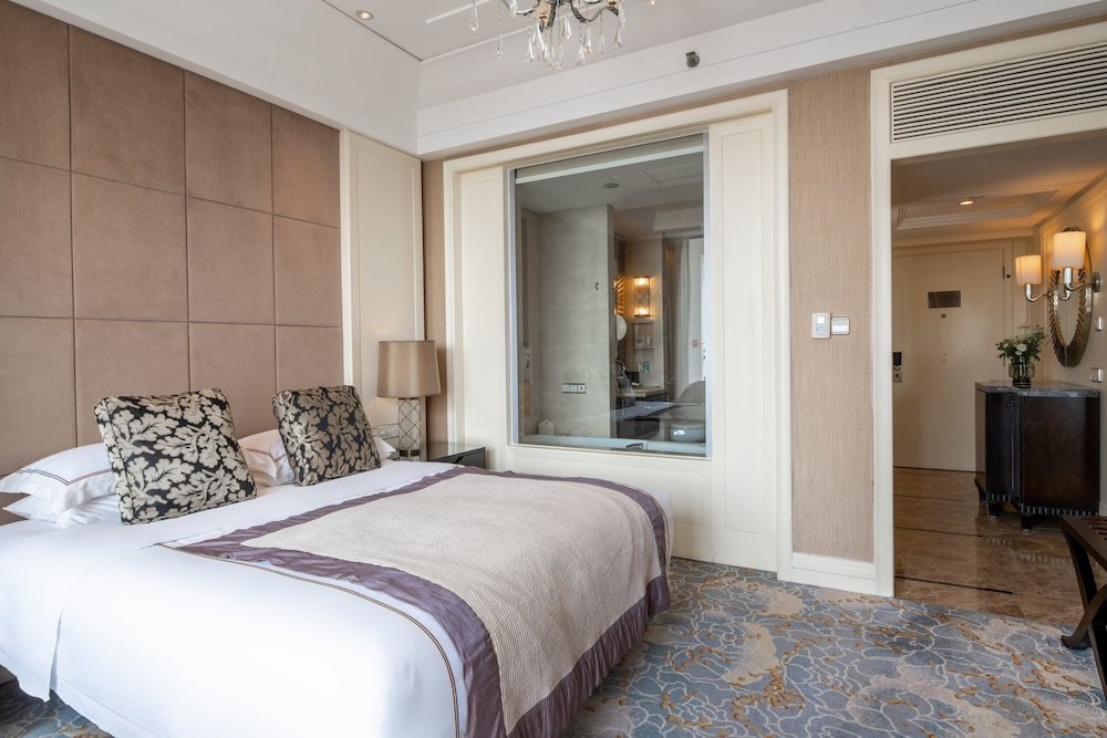 Camera doppia Deluxe con balcone e con vista mare Qingdao Seaview Garden Hotel