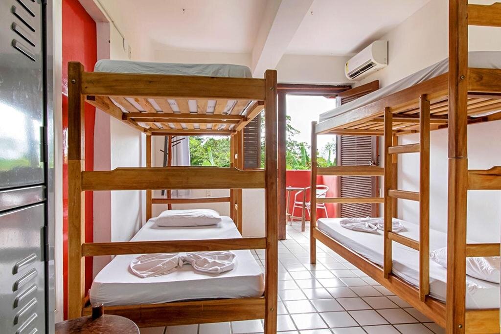 Кровать в общем номере (женский номер) Novos Baianos Hostel e Pousada