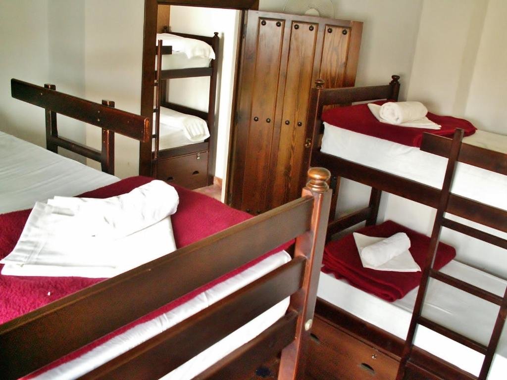 Кровать в общем номере (женский номер) Oasis Backpackers' Hostel Granada