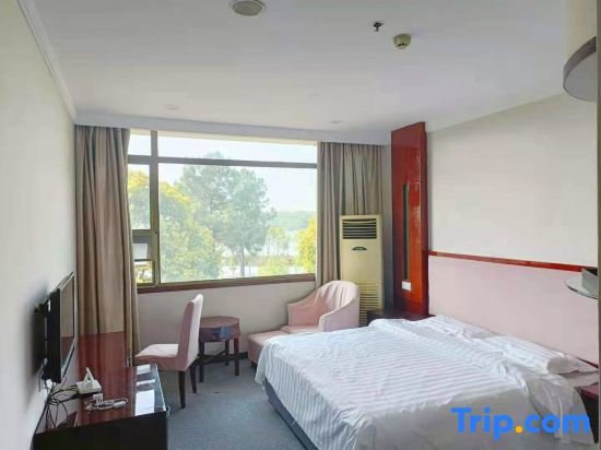 Suite Business Sanhu Lake Holiday Hotel Xianning