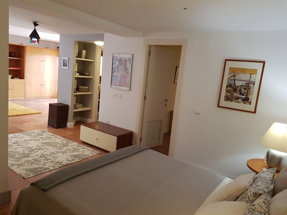 Luxury room Guests' Suite of Villa Tamarit