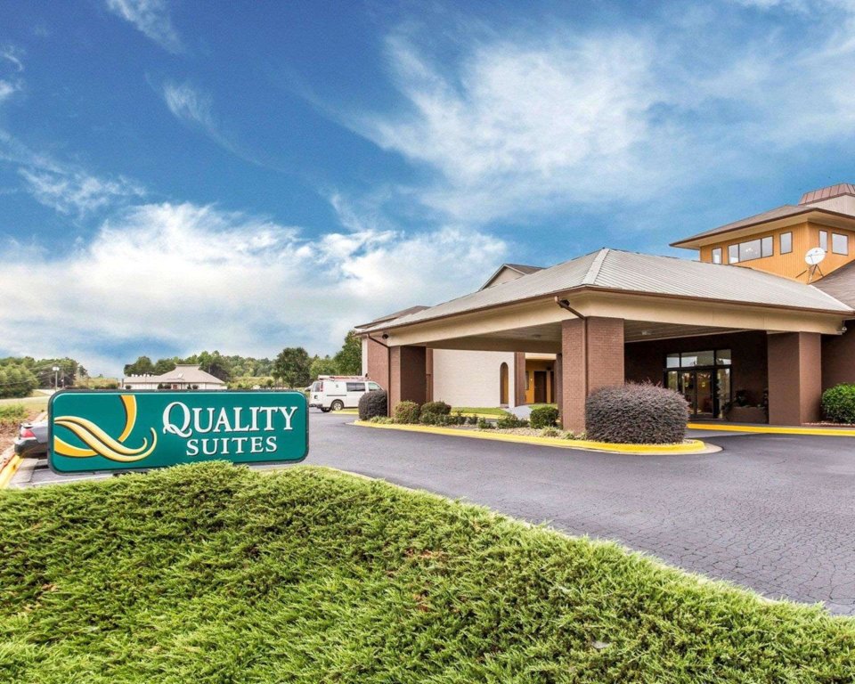 Люкс Quality Suites Convention Center - Hickory