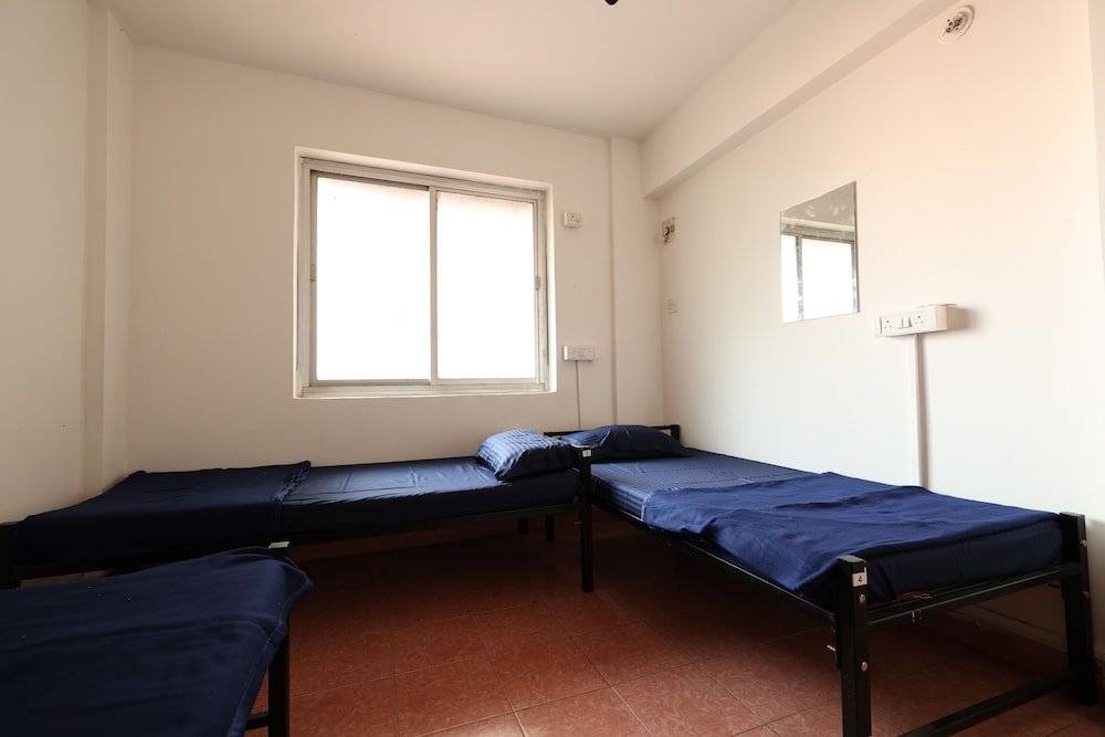 Кровать в общем номере Wee care Hostel and Dormitory
