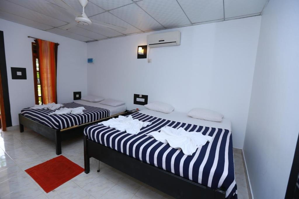 Standard Familie Zimmer Eco Hotel Black & White - Anuradhapura
