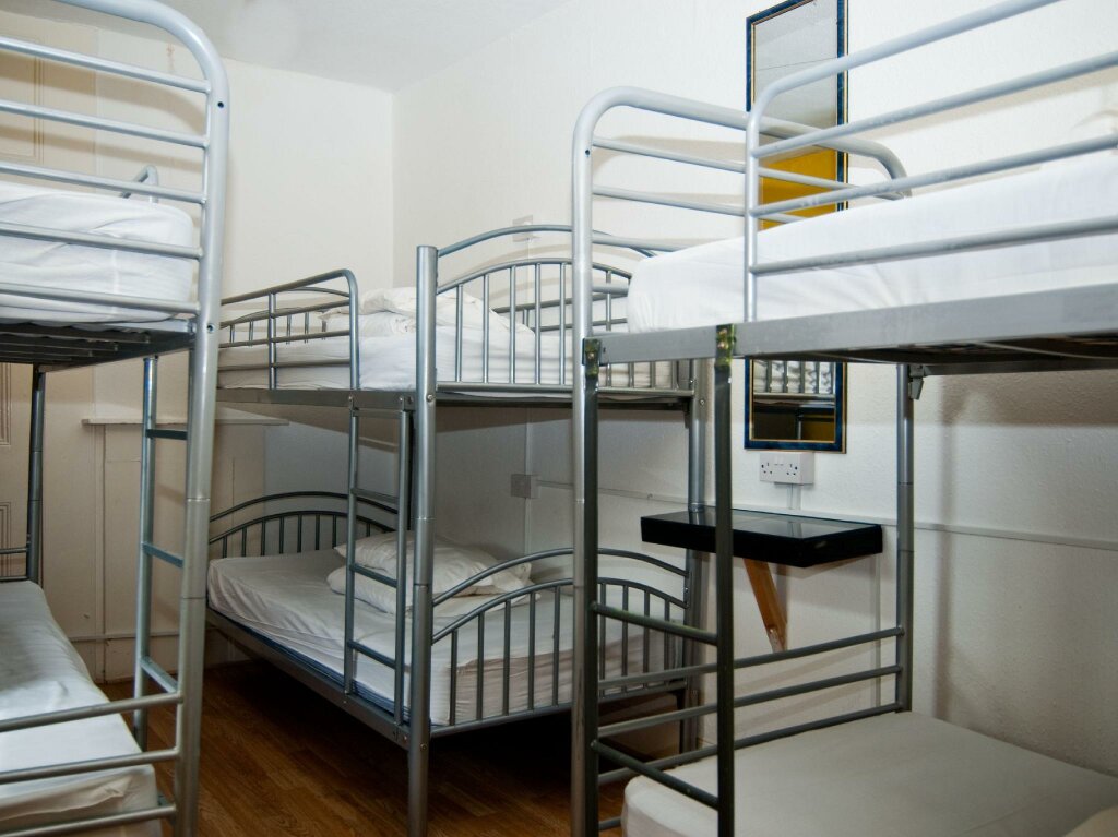 Кровать в общем номере Book A Bed Hostels