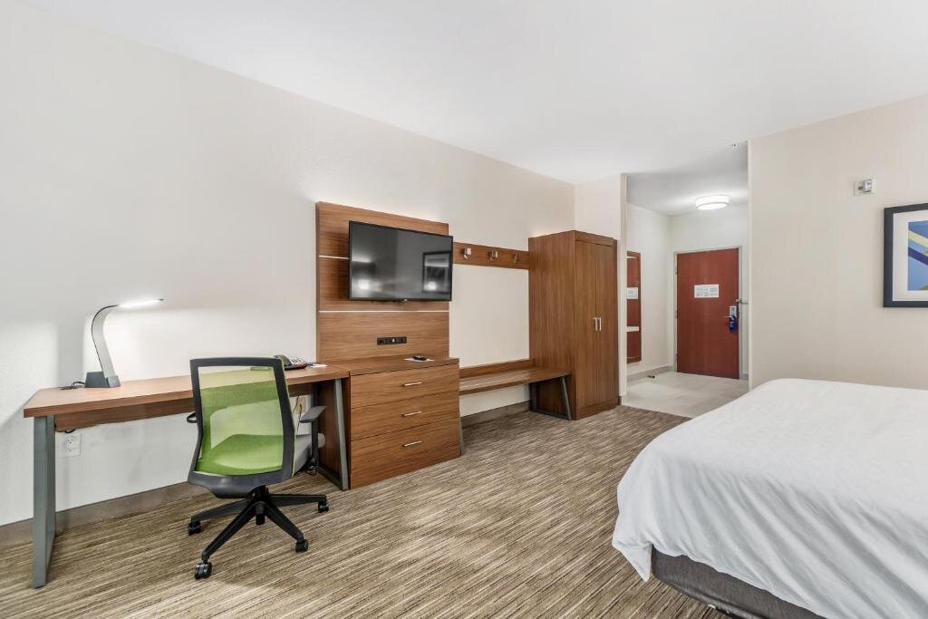 Двухместный номер Deluxe Holiday Inn Express & Suites Van Buren-Fort Smith Area, an IHG Hotel