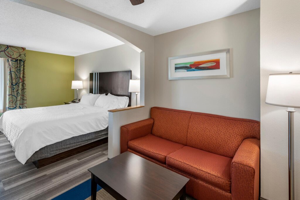 Люкс Holiday Inn Express Hotel & Suites Cincinnati-Blue Ash, an IHG Hotel